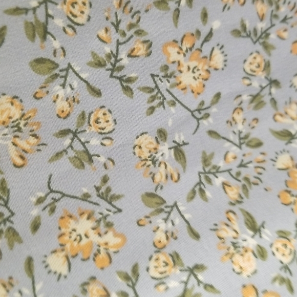 💕ASTR THE LABEL💕 Smocked Floral Print Top ~ Blue Peach Floral Medium M NWT - Picture 6 of 11